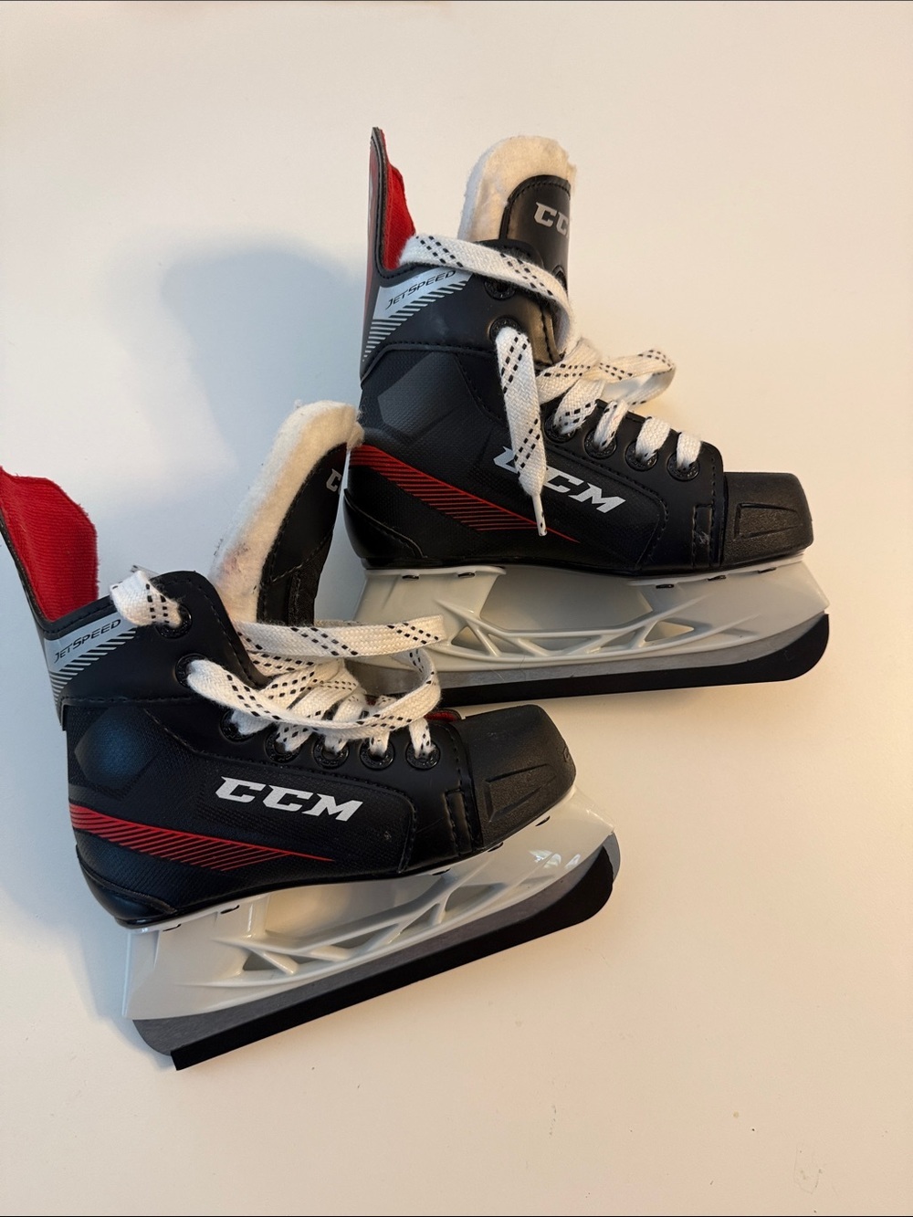 CCM JetSpeed Youth Hockey Skates Size YTH 10 Regular (Shoe Size US 11) Like new